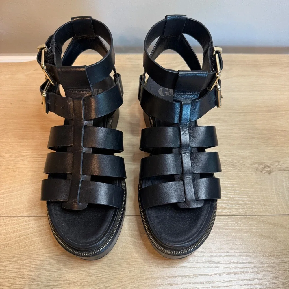 GB Gianni Bini Black Leather Gladiator Platform Sandals Gold Buckle Flatform 7